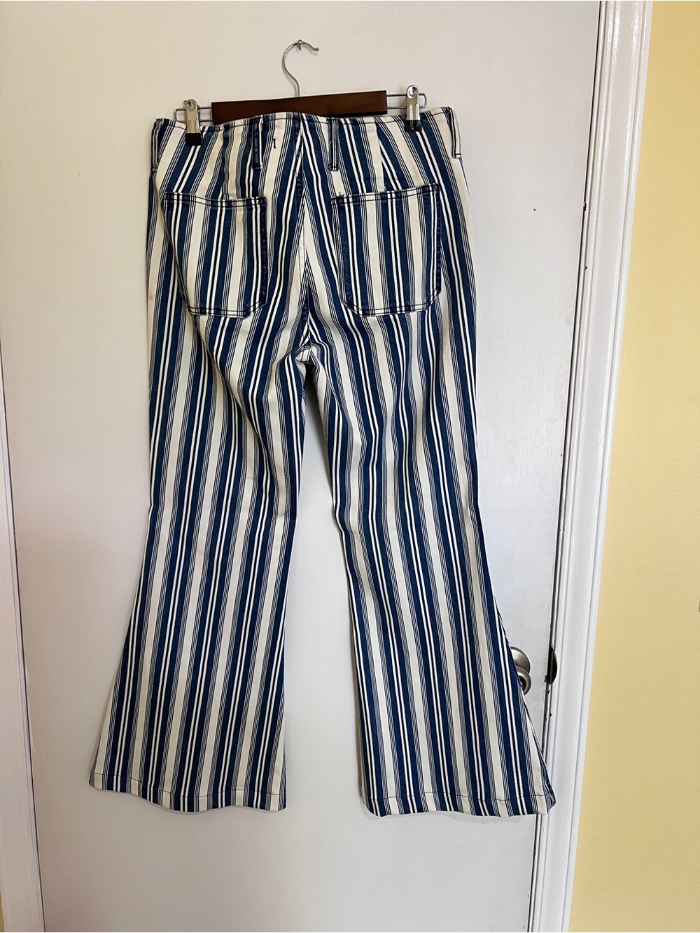 Free People Jolene Bell
Bottoms Stripe Pant in White
Indigo Hip Huggers Boho 30 - Picture 6 of 14